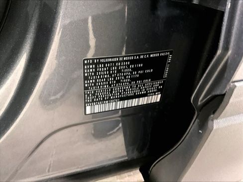 Used 2024 Volkswagen Tiguan SE image 36