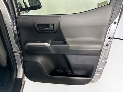 Used 2020 Toyota Tacoma SR5 RWD image 28