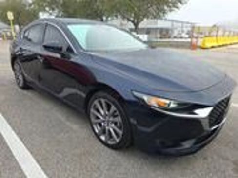 Used 2020 MAZDA MAZDA3 Sedan w/ Select Package image 4