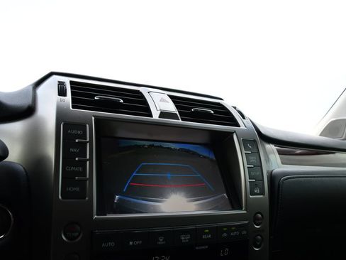 Used 2016 Lexus GX 460 w/ Premium Package AWD/4WD image 17
