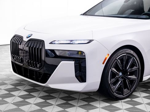 Certified 2023 BMW i7 xDrive60 AWD/4WD image 38