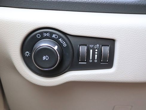 Used 2023 Chrysler Pacifica Limited image 18