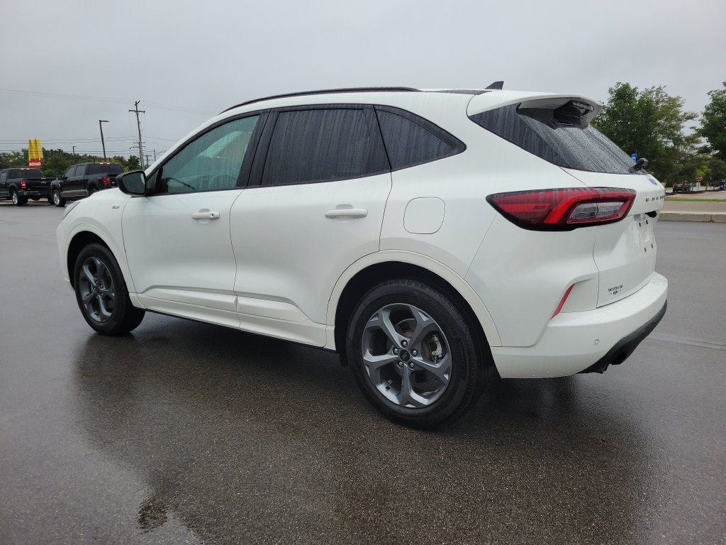 Used 2024 Ford Escape ST-Line w/ Tech Pack #1 AWD/4WD image 3