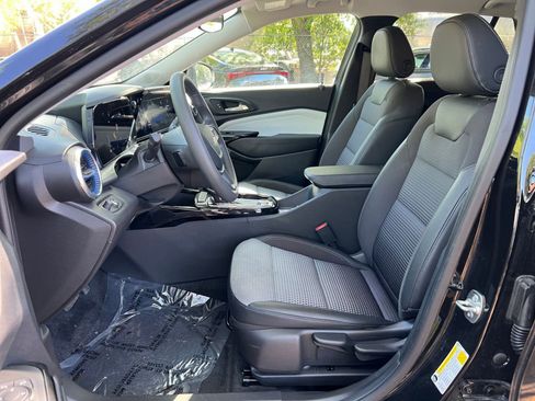 Used 2025 Chevrolet Trax LT image 23