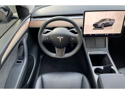 Used 2024 Tesla Model Y Standard Range image 16