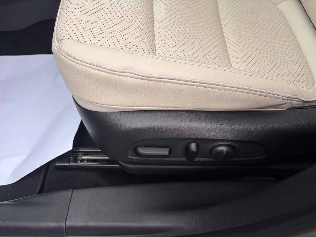 Used 2021 Buick Encore GX Essence w/ Advanced Technology Package AWD/4WD image 18