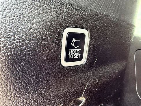 Used 2024 Jeep Wagoneer L Series II RWD image 16