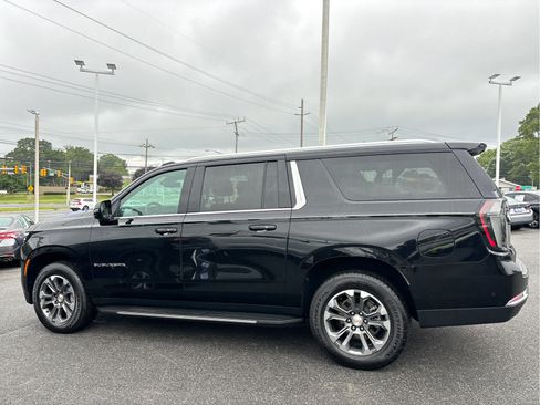 Certified 2026 Chevrolet Suburban LT w/ Comfort Package AWD/4WD image 7