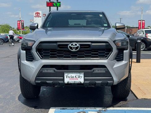 Certified 2025 Toyota Tacoma TRD Off-Road AWD/4WD image 9