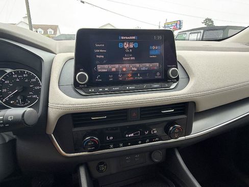 Used 2025 Nissan Rogue SV FWD image 31