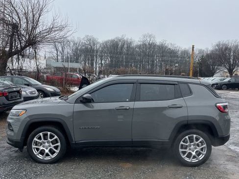 Used 2023 Jeep Compass Latitude image 6
