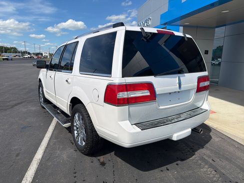 Used 2010 Lincoln Navigator 2WD image 2