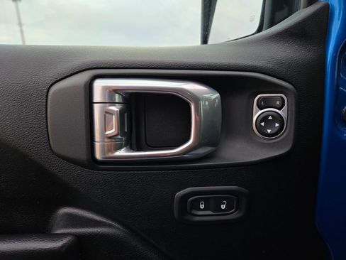 Used 2021 Jeep Gladiator Rubicon image 12