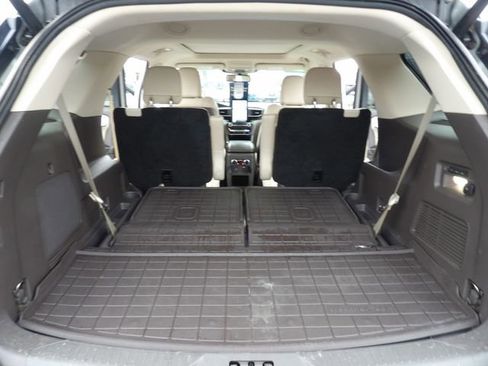 Certified 2020 Ford Explorer Platinum w/ Premium Technology Package image 31