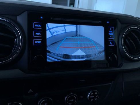 Used 2018 Toyota Tacoma TRD Sport image 22