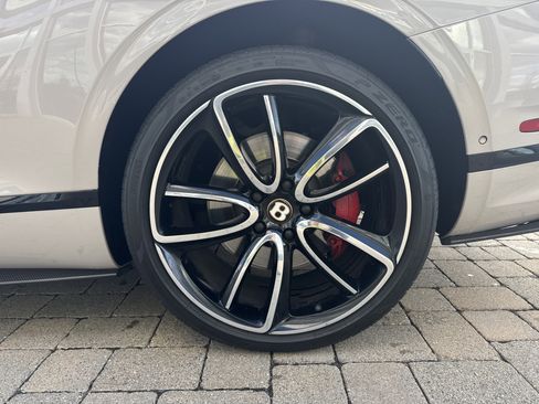 Used 2020 Bentley Continental GT image 29