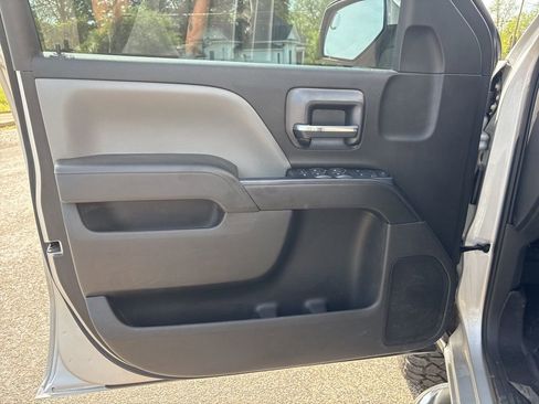 Used 2018 Chevrolet Silverado 1500 Custom w/ Custom Value Package image 10