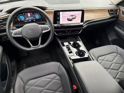 Certified 2024 Volkswagen Atlas SE image 19