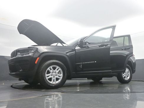 Used 2024 Jeep Grand Cherokee Laredo AWD/4WD image 59