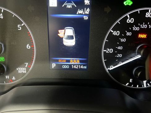 Used 2025 Toyota Corolla SE w/ Convenience Package image 13