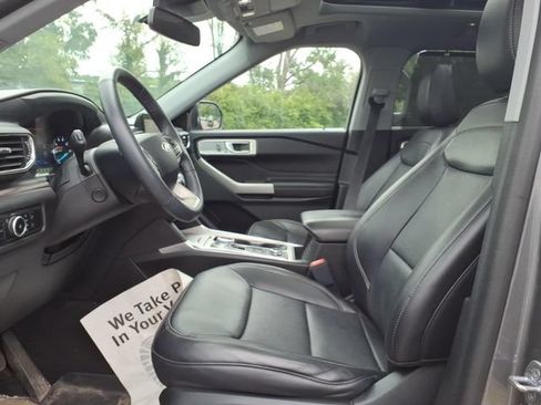 Used 2023 Ford Explorer Limited w/ Equipment Group 301A AWD/4WD image 13