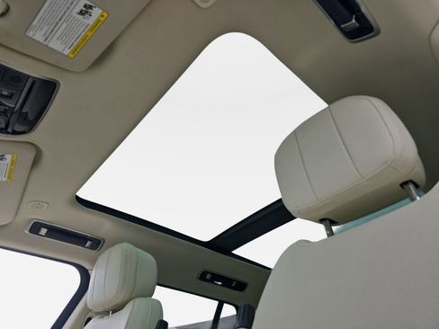 Certified 2023 Land Rover Range Rover SE image 31