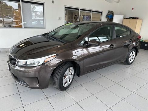 Used 2017 Kia Forte LX image 3