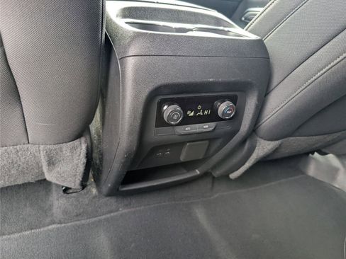 Used 2024 Chevrolet Traverse LT image 31