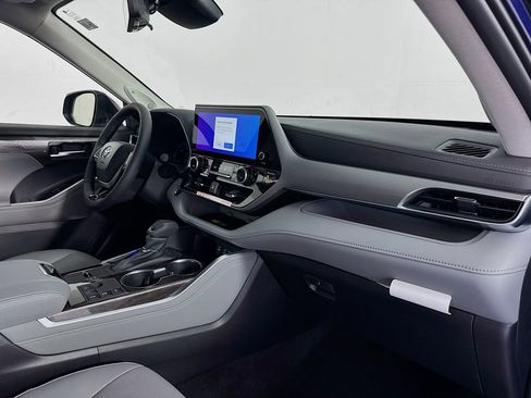 New 2026 Toyota Highlander Platinum image 31