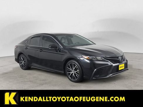 Used 2022 Toyota Camry SE w/ Cold Weather Package FWD image 7