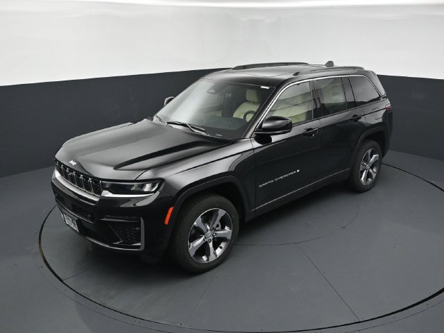 New 2026 Jeep Grand Cherokee Limited w/ Luxury Tech Group II AWD/4WD image 14