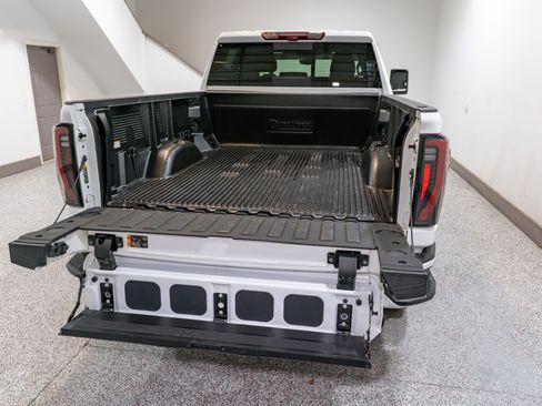 Used 2024 GMC Sierra 2500 AT4 w/ AT4 Premium Plus Package image 11