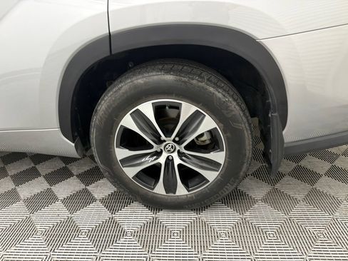 Used 2023 Toyota Highlander XLE FWD image 21