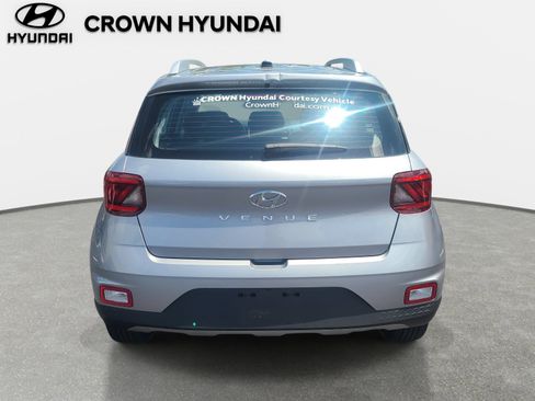 Used 2025 Hyundai Venue SEL FWD image 5
