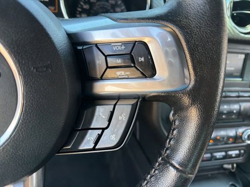 Used 2017 Ford Mustang Coupe RWD image 17