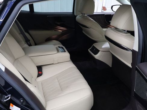 Used 2020 Lexus LS 500 w/ Interior Upgrade Package image 34