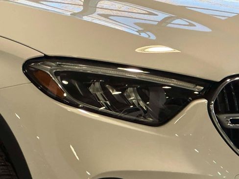 Used 2025 Mercedes-Benz GLC 350e 4MATIC image 7