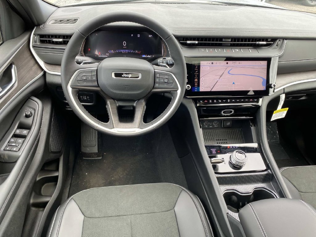 New 2026 Jeep Grand Cherokee Altitude AWD/4WD image 9