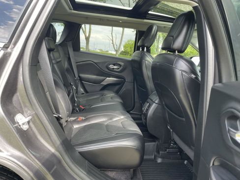 Used 2019 Jeep Cherokee Limited AWD/4WD image 25