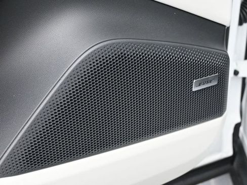 Certified 2025 Porsche Macan Electric RWD image 17
