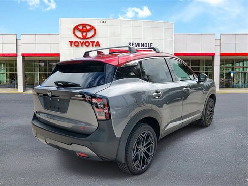 Used 2025 Nissan Kicks SR image 3