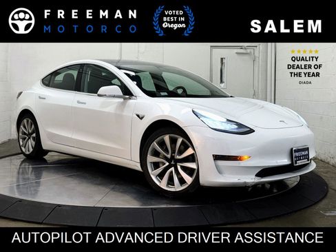 Used 2020 Tesla Model 3 Standard Range Plus image 1