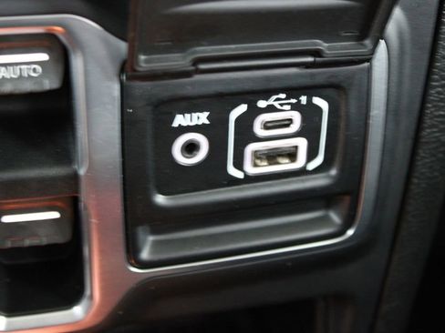 Used 2018 Jeep Wrangler Unlimited Sahara AWD/4WD image 46