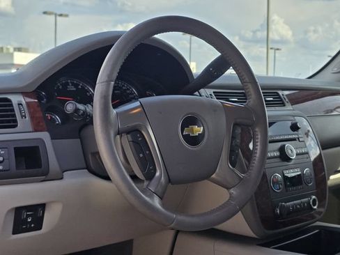 Used 2011 Chevrolet Suburban LT RWD image 25