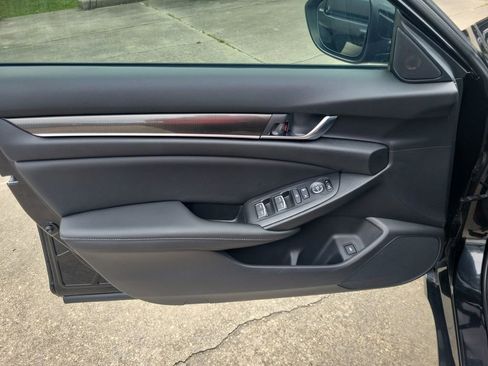 Used 2019 Honda Accord Sport image 13