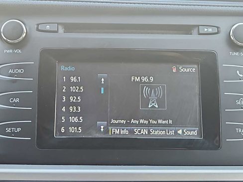 Used 2019 Toyota Highlander LE image 12