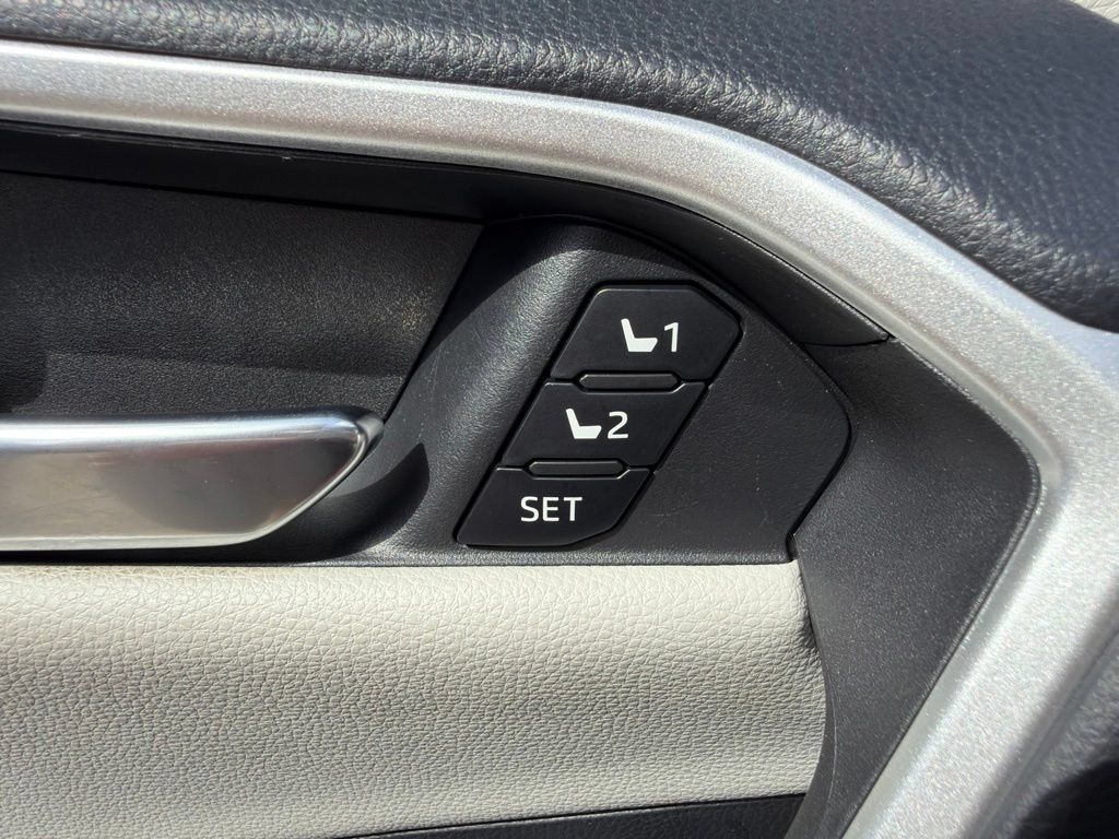 Used 2021 Toyota RAV4 Limited AWD/4WD image 24