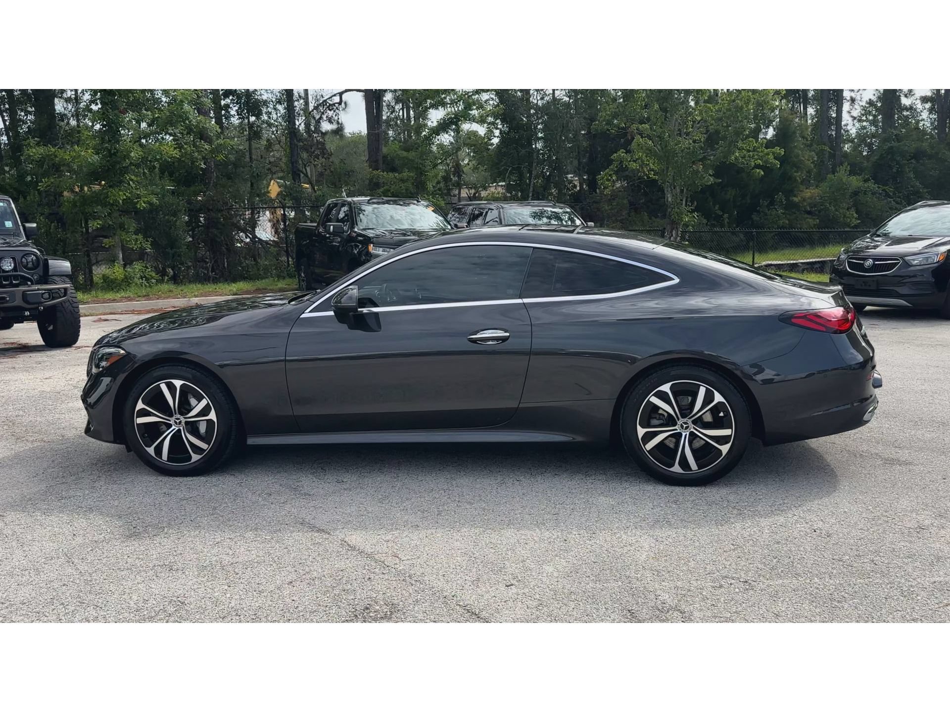 Used 2024 Mercedes-Benz CLE 300 4MATIC Coupe image 6