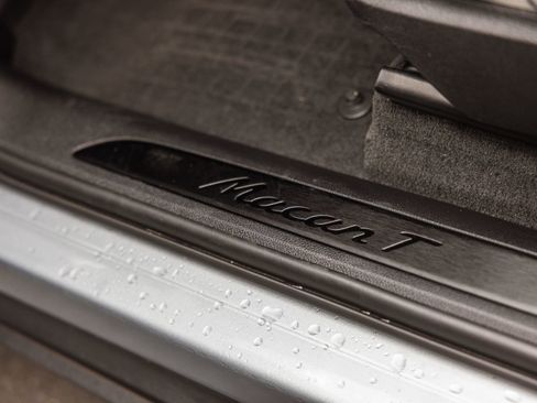 Certified 2023 Porsche Macan Turbo AWD/4WD image 17