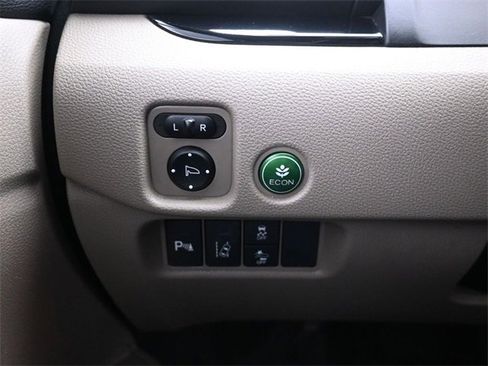 Used 2017 Honda Pilot Touring image 26